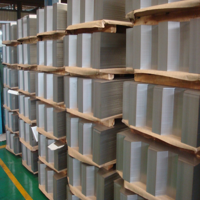 Printing and lacquering process on metal packaging